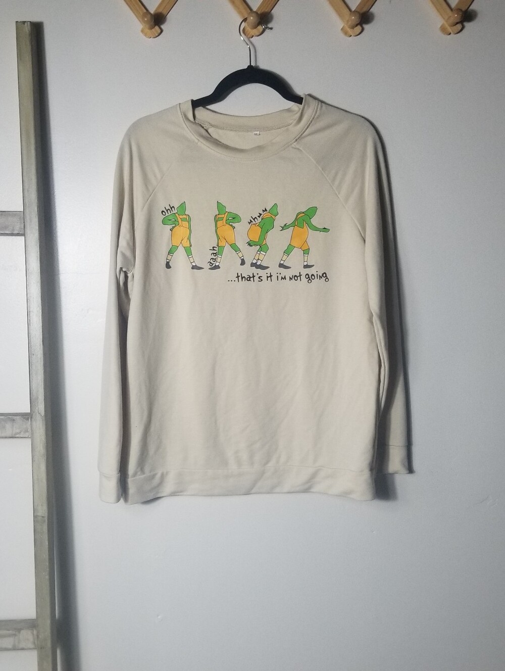 WOMEN'S LONG SLEEVE GRINCH LIKE BLOUSE SIZE MEDIUM